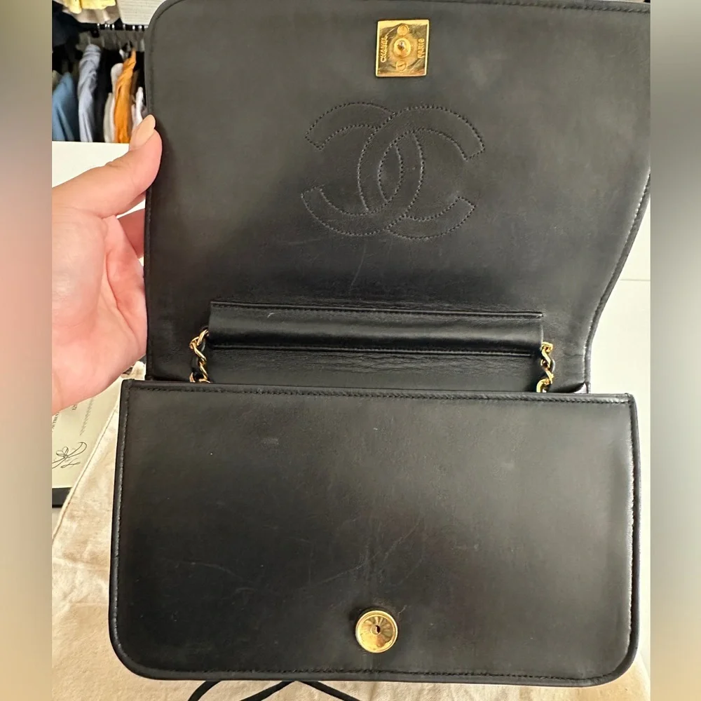 *Authentic* Chanel Vintage Chain Shoulder Flap Bag - Picture 6 of 15